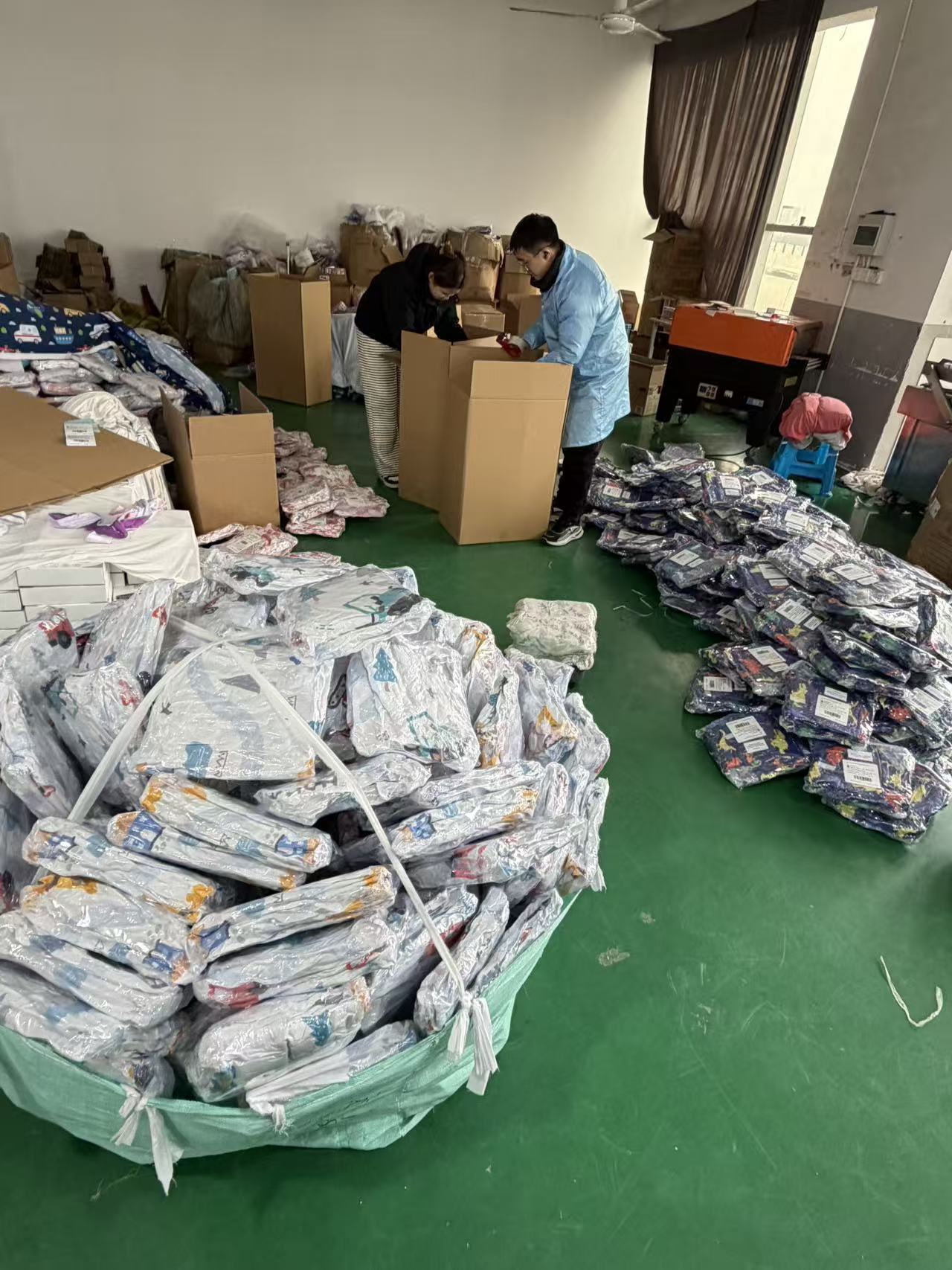 último caso de la compañía sobre Se están empaquetando 600 juegos de colchonetas para niños pequeños.