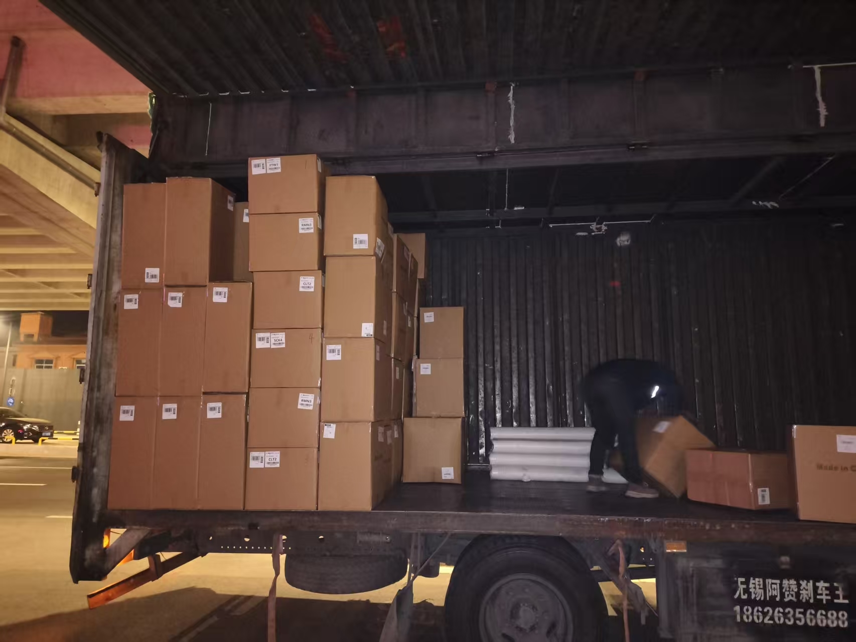 ultimo caso aziendale circa I prodotti del cliente venivano caricati sul camion e spediti.